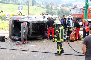 Bild: Der Fahrer dieses Porsche Cayenne musste von der Feuerwehr befreit werden